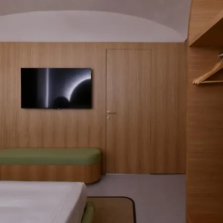 Designer Monti - Walk To Colosseum Suli2