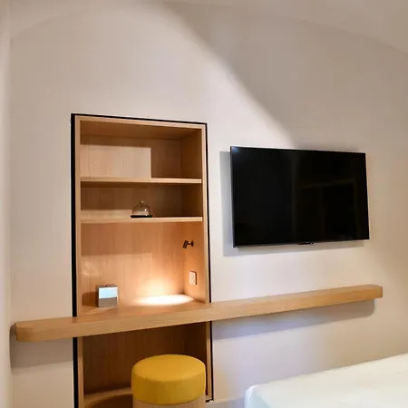 Designer Monti - Walk To Colosseum Suli2 * Рим